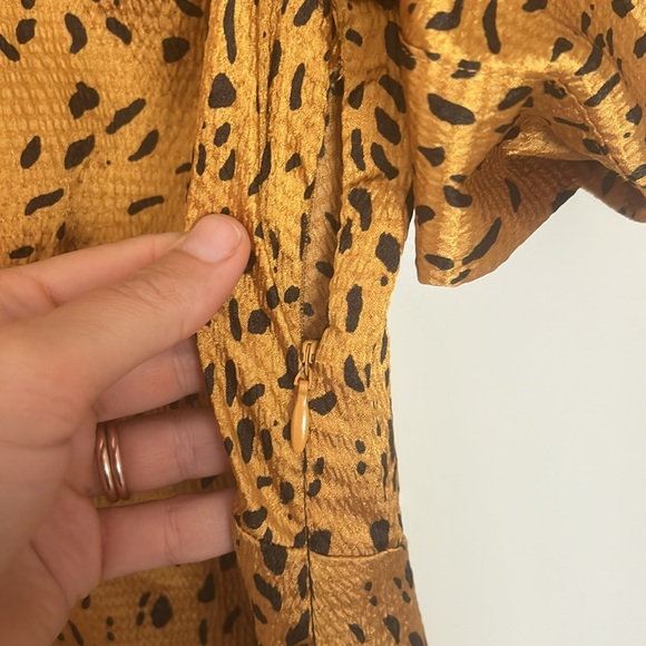 Cheetah Print MIDI Dress with Puff Sleeves - Picture 7 of 8